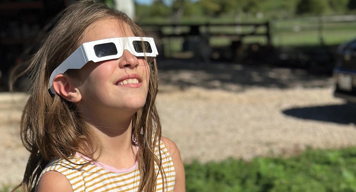 Viewing solar eclipse
